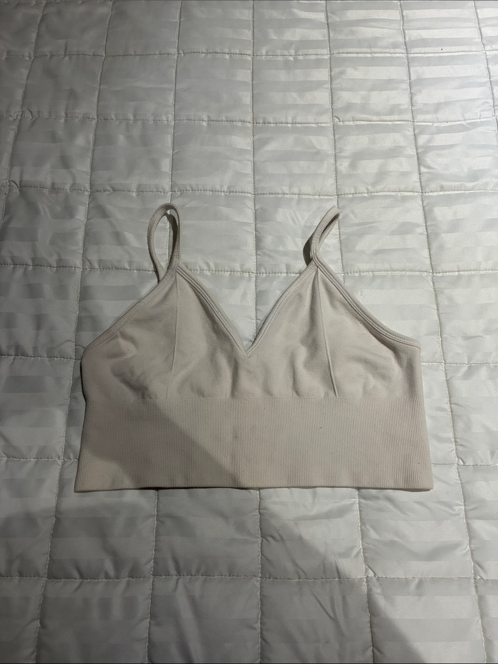 ALO Yoga Cream Seamless V-Neck Bandeau Bralette